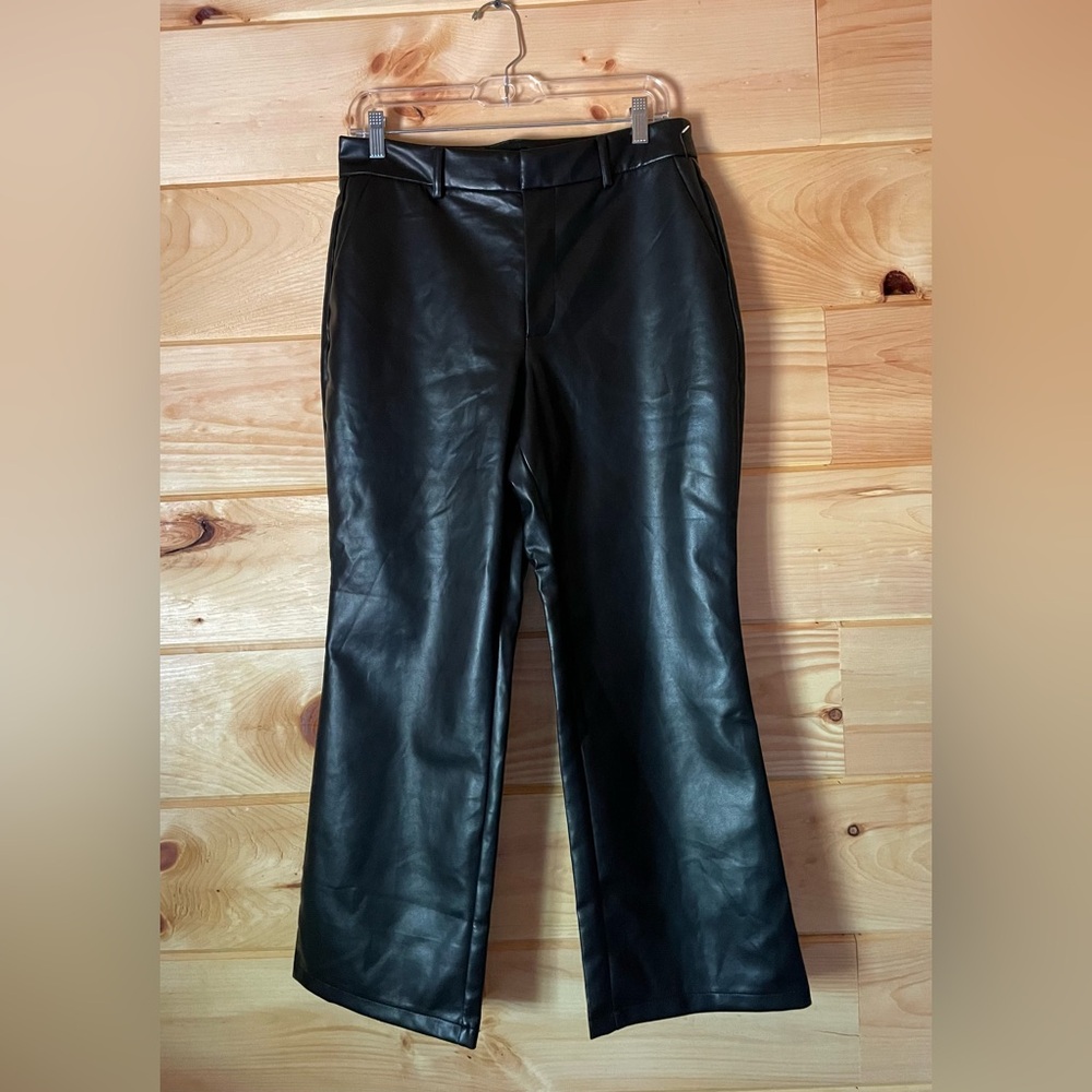 Cropped flare faux leather pants. Med